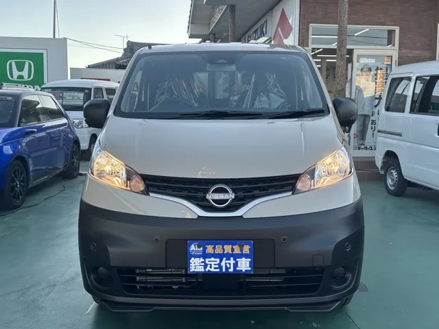 バネット(ニッサン)GX アウトドアブラックED 寒冷地 4WD登録済未使用車 25