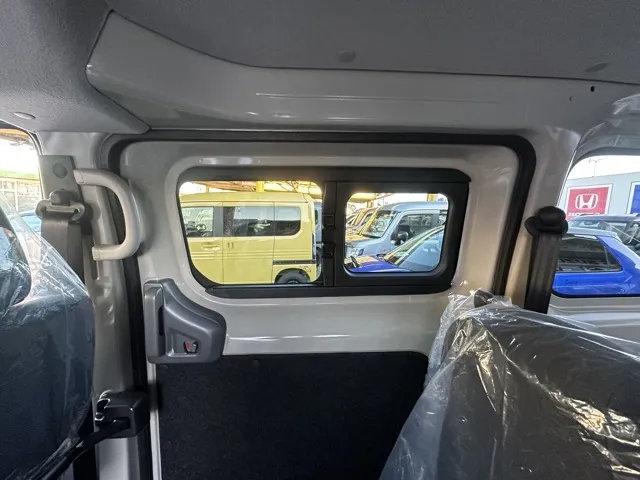 バネット(ニッサン)GX アウトドアブラックED 寒冷地 4WD登録済未使用車 6