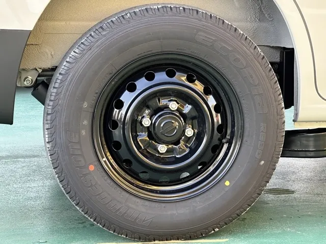 バネット(ニッサン)GX アウトドアブラックED 4WD登録済未使用車 11