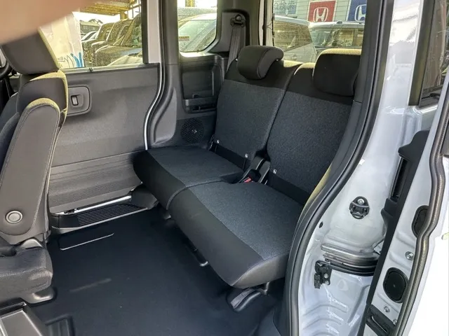 N-BOX(ホンダ)N-BOXカスタム届出済未使用車 4