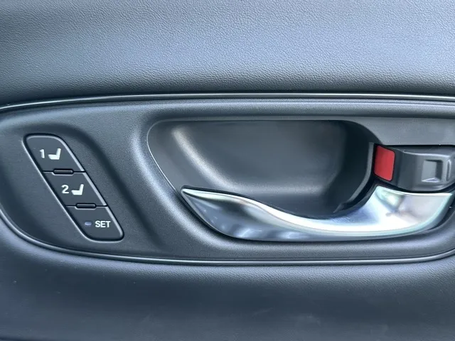 ZR-V(ホンダ)e：HEV Z登録済未使用車 14