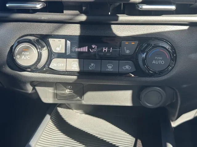 オーラ(ニッサン)ニスモ チューンドeパワー 4WD中古車 17