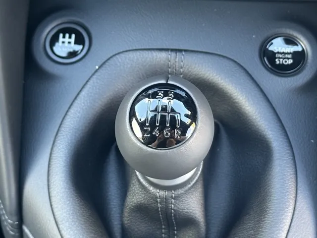 フェアレディZ(ニッサン)バージョンST 6MT登録済未使用車 24