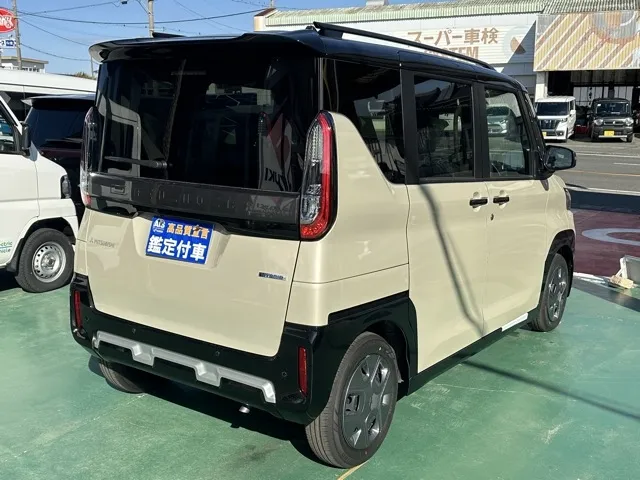 デリカミニ(三菱)G届出済未使用車 10