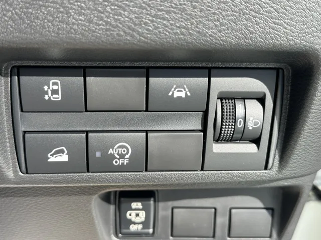 デリカミニ(三菱)G届出済未使用車 13