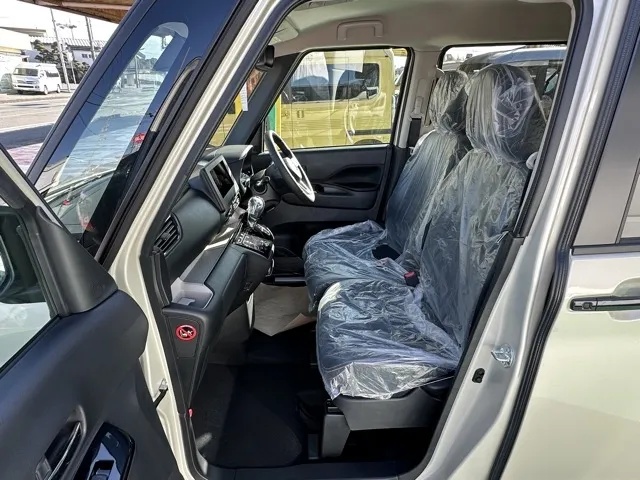 デリカミニ(三菱)G届出済未使用車 3