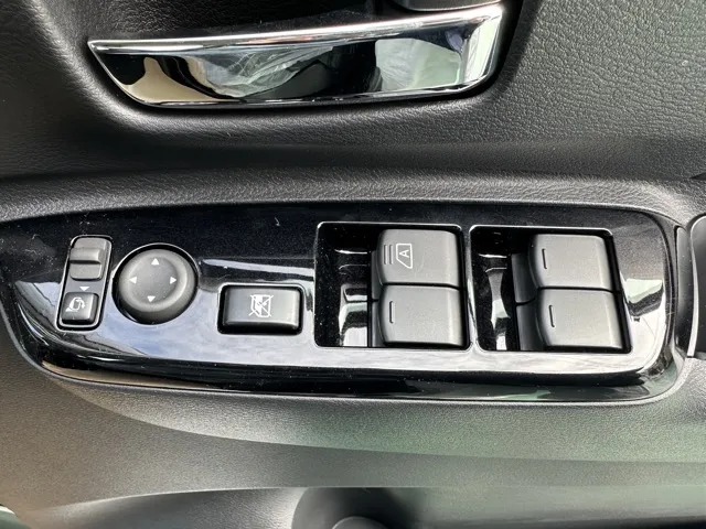 デリカミニ(三菱)G届出済未使用車 12