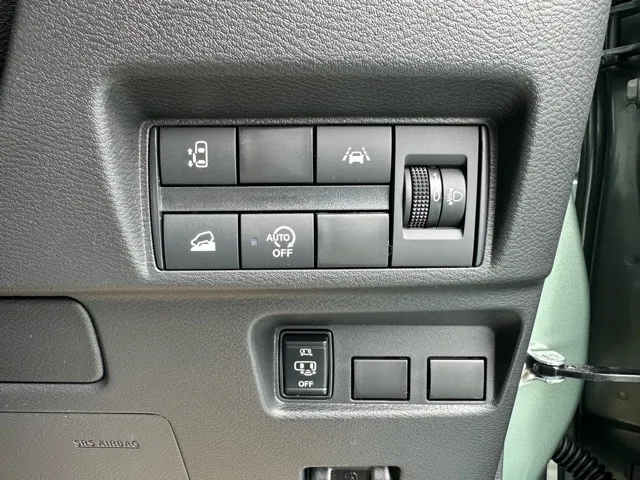 デリカミニ(三菱)G届出済未使用車 13