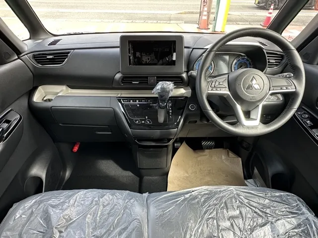 デリカミニ(三菱)G届出済未使用車 5