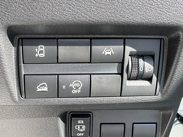 デリカミニ(三菱)G届出済未使用車 13