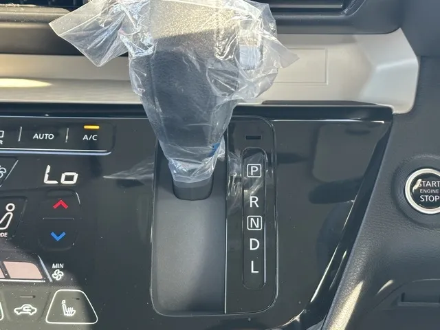 デリカミニ(三菱)G届出済未使用車 21