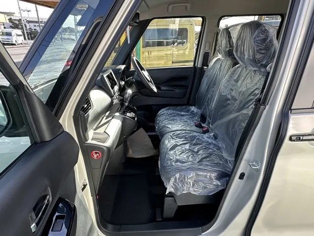 デリカミニ(三菱)G届出済未使用車 3