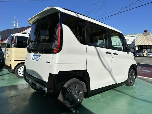 デリカミニ(三菱)G届出済未使用車 11