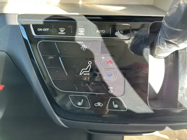 デリカミニ(三菱)G届出済未使用車 22