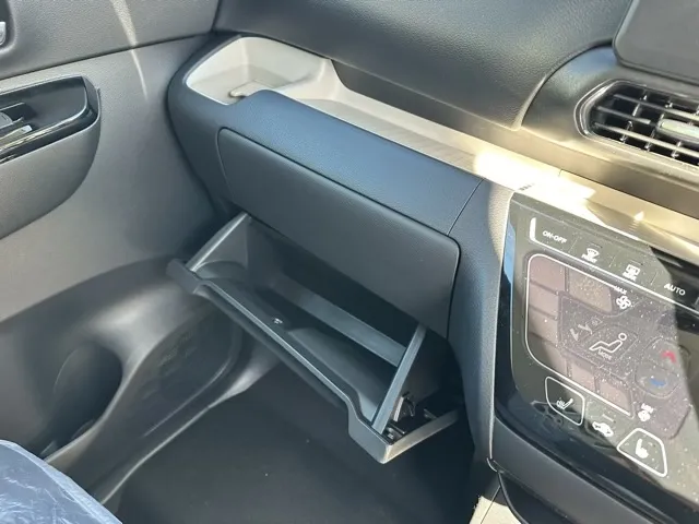 デリカミニ(三菱)G届出済未使用車 24