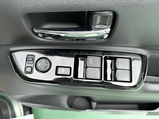 デリカミニ(三菱)G届出済未使用車 12