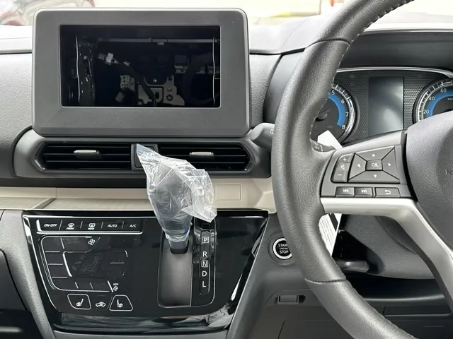 デリカミニ(三菱)G届出済未使用車 17