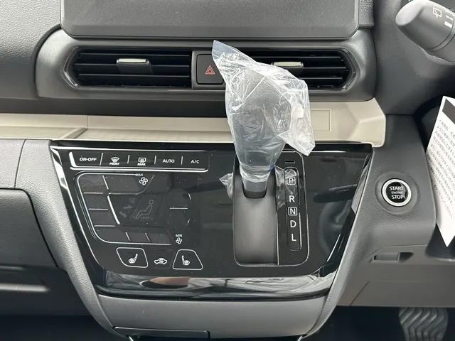 デリカミニ(三菱)G届出済未使用車 18