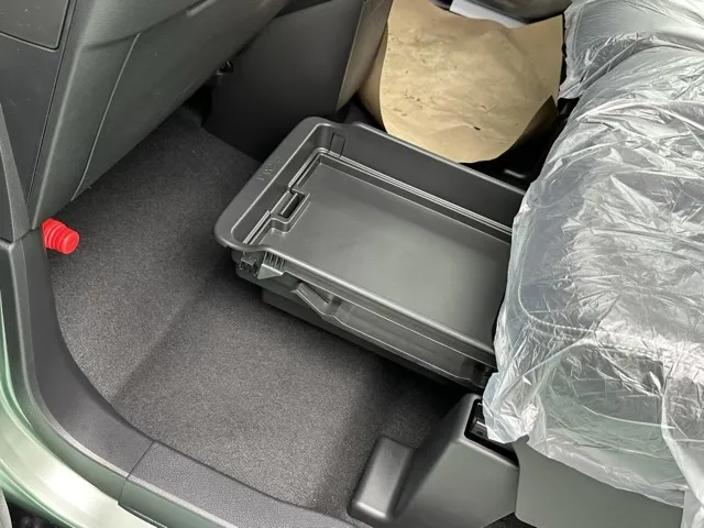 デリカミニ(三菱)G届出済未使用車 24