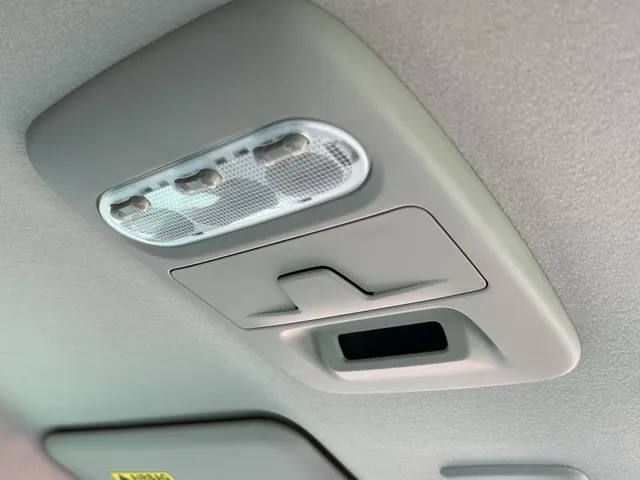 デリカミニ(三菱)G届出済未使用車 28