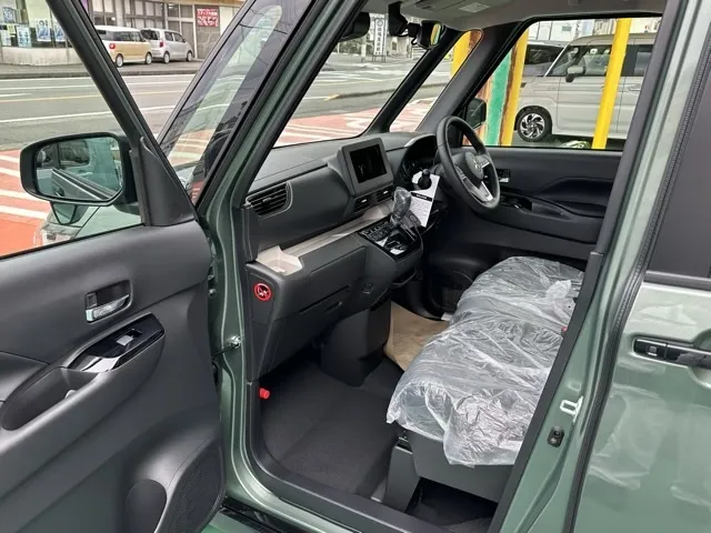 デリカミニ(三菱)G届出済未使用車 3