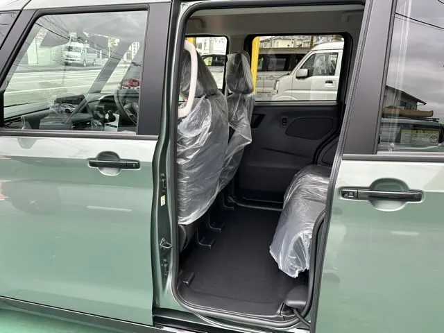 デリカミニ(三菱)G届出済未使用車 4