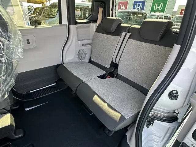 N-BOX(ホンダ)N-BOX コンフォートＰ届出済未使用車 4