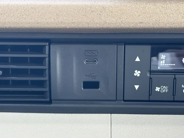 N-BOX(ホンダ)N-BOX コンフォートＰ届出済未使用車 23