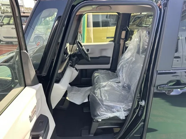 N-BOX(ホンダ)N-BOX コンフォートＰ届出済未使用車 3