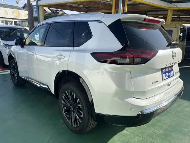 エクストレイル(ニッサン)G e-4ORCE サンルーフ ルーフレール ナッパレザー BOSE登録済未使用車 2