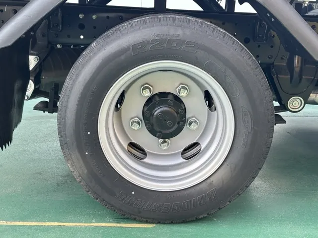 キャンター(三菱)全低床 平ボディ ２ｔ登録済未使用車 9