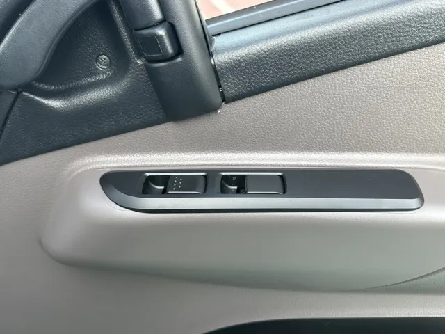 キャンター(三菱)全低床 平ボディ ２ｔ登録済未使用車 11