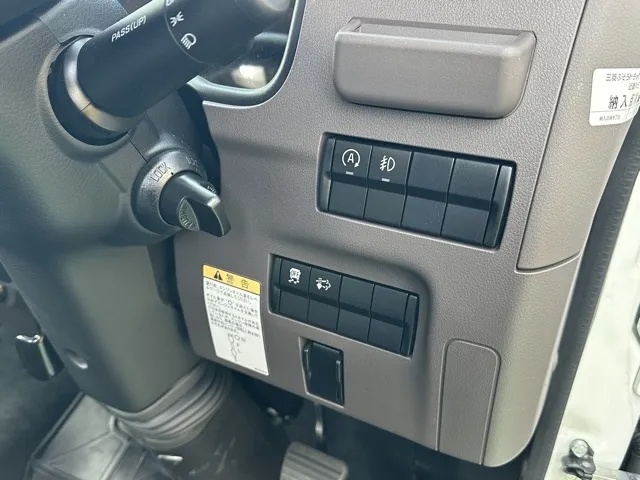 キャンター(三菱)全低床 平ボディ ２ｔ登録済未使用車 12