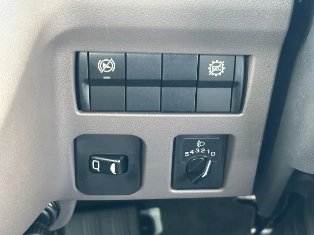 キャンター(三菱)全低床 平ボディ ２ｔ登録済未使用車 14