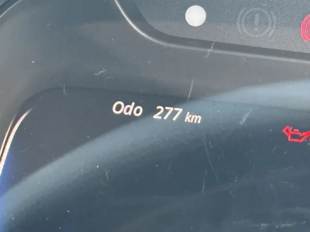 キャンター(三菱)全低床 平ボディ ２ｔ登録済未使用車 16