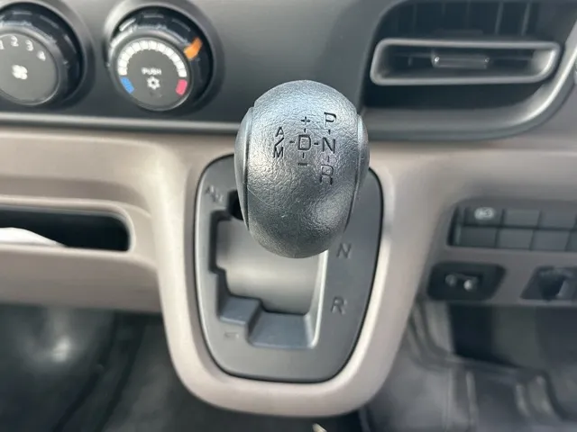 キャンター(三菱)全低床 平ボディ ２ｔ登録済未使用車 17