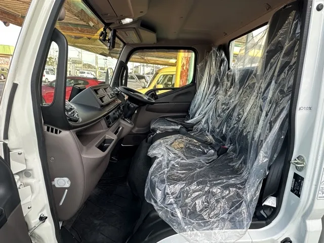 キャンター(三菱)全低床 平ボディ ２ｔ登録済未使用車 3
