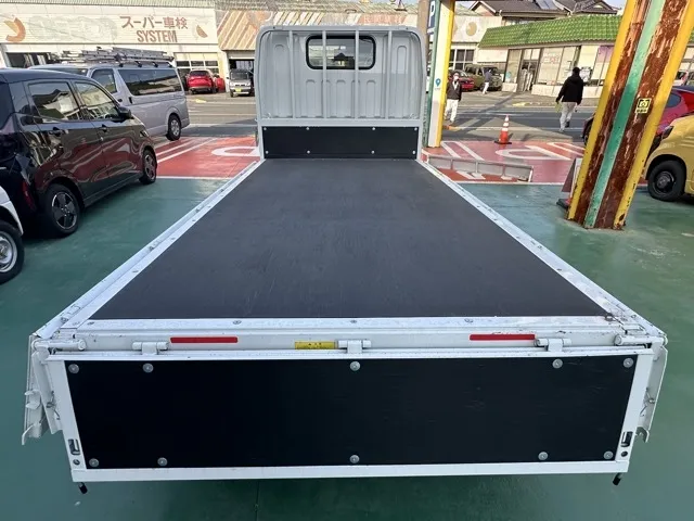 キャンター(三菱)全低床 平ボディ ２ｔ登録済未使用車 7