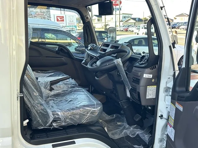 キャンター(三菱)全低床キョウカダンプ ３ｔ登録済未使用車 10