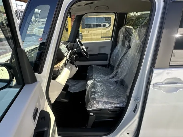 N-BOX(ホンダ)N-BOX コンフォートＰ届出済未使用車 3