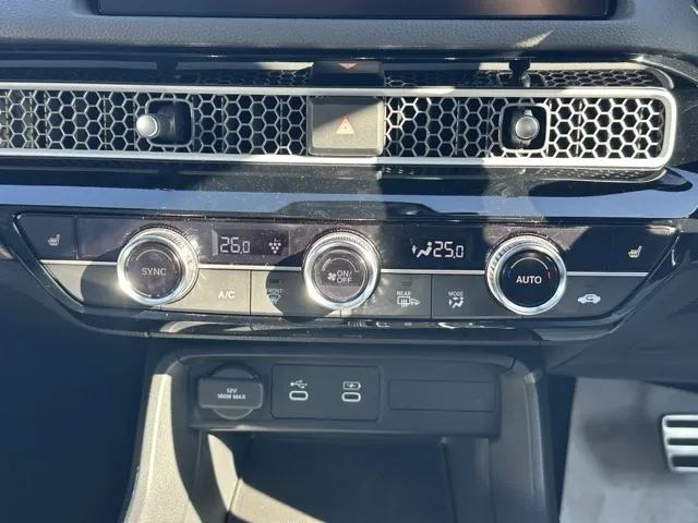 シビック(ホンダ)e：HEV LX登録済未使用車 24
