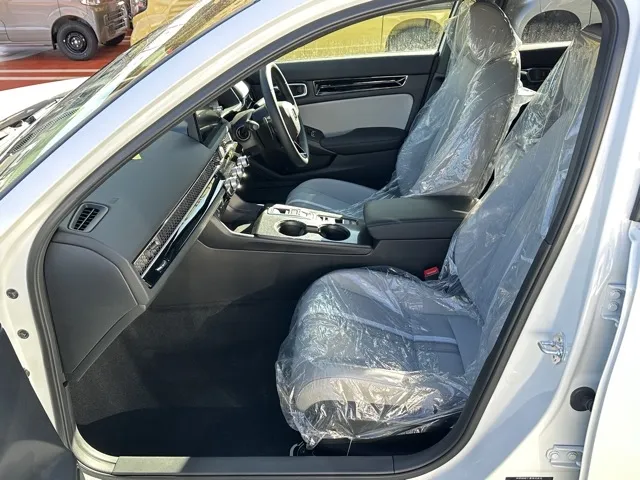 シビック(ホンダ)e：HEV LX登録済未使用車 3