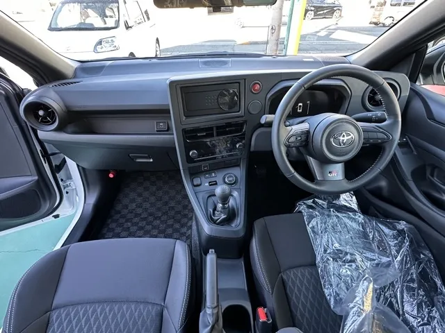 GRヤリス(トヨタ)RC ４WD 6MT中古車 4