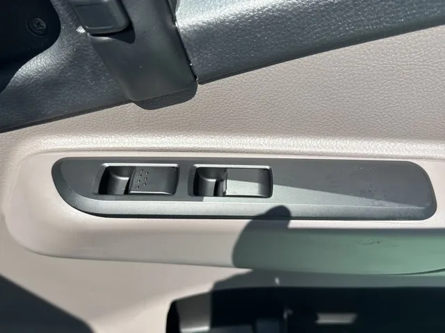 キャンター(三菱)全低床 平ボディ ２ｔレンタ登録済未使用車 12