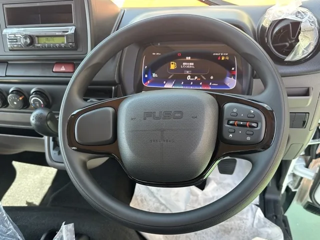 キャンター(三菱)全低床 平ボディ ２ｔレンタ登録済未使用車 15