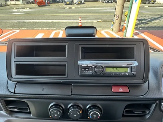 キャンター(三菱)全低床 平ボディ ２ｔレンタ登録済未使用車 16