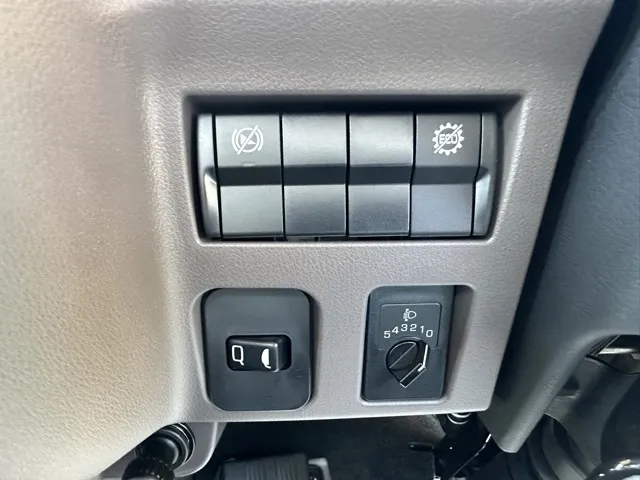 キャンター(三菱)全低床 平ボディ ２ｔレンタ登録済未使用車 17