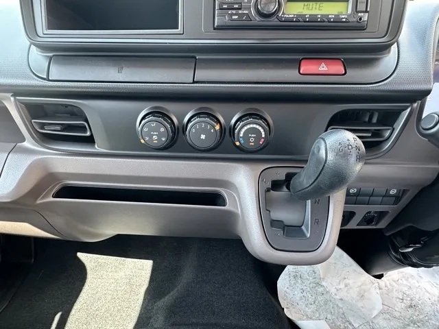 キャンター(三菱)全低床 平ボディ ２ｔレンタ登録済未使用車 18