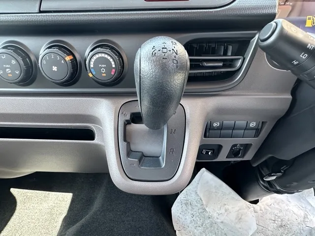 キャンター(三菱)全低床 平ボディ ２ｔレンタ登録済未使用車 19