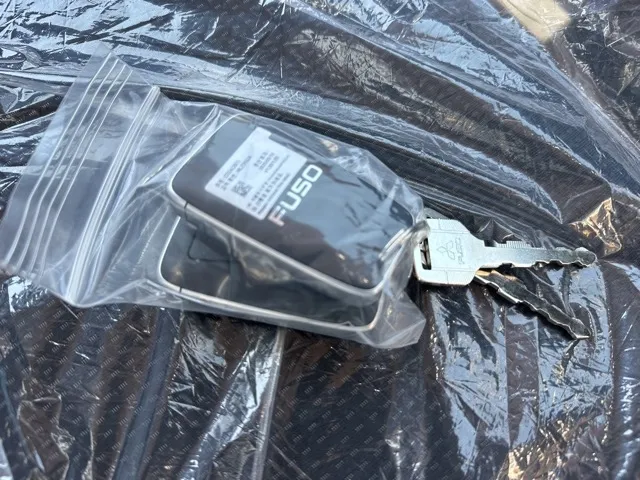 キャンター(三菱)全低床 平ボディ ２ｔレンタ登録済未使用車 23